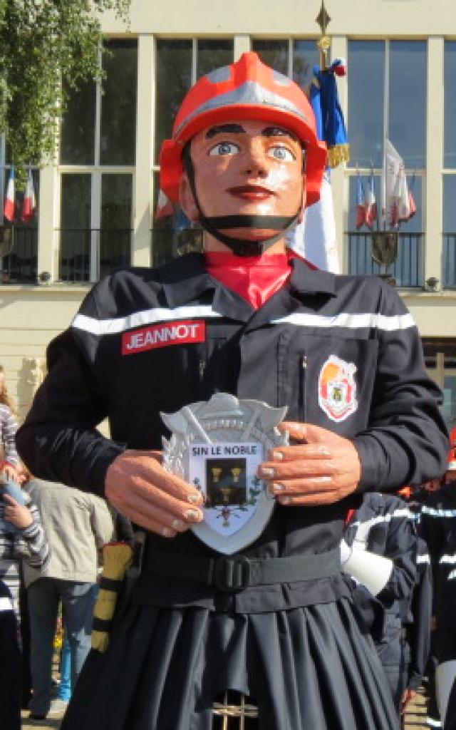 Le Sapeur Vilain - Géant de Sin-le-Noble-Géants-banquet-Douai-Douaisis Nord France