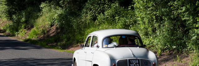 Escapade-en-vehicule-vintage-voiture-Douaisis-Nord-France-cADLanglet-.jpg