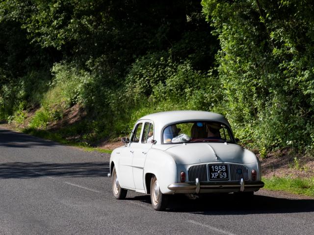 Escapade-en-vehicule-vintage-voiture-Douaisis-Nord-France-cADLanglet-.jpg