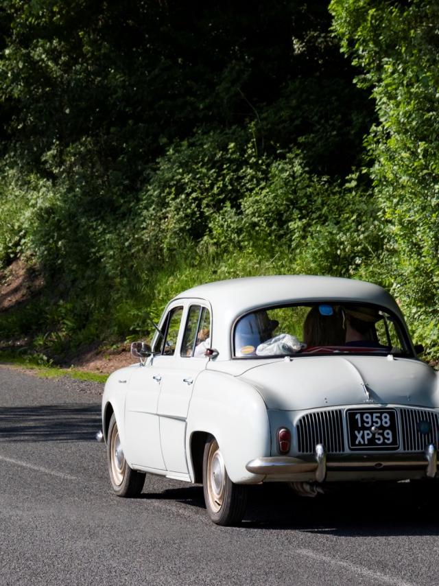 Escapade-en-vehicule-vintage-voiture-Douaisis-Nord-France-cADLanglet-.jpg