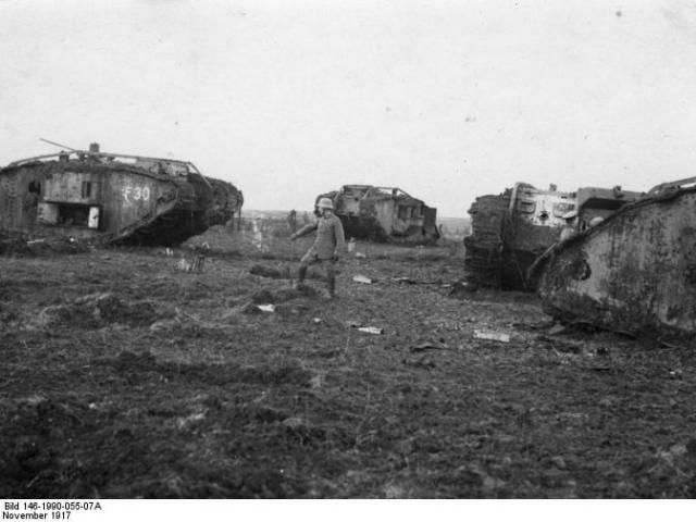 zerschossene Tanks in der Nähe von Bourlon, November 1917