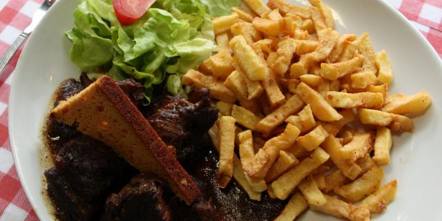 Carbonnade flamande- french fries - gastronomy - Restaurant Chez Arthur - Northern France (c)Sublimeurs