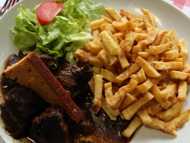 Carbonnade flamande- french fries - gastronomy - Restaurant Chez Arthur - Northern France (c)Sublimeurs